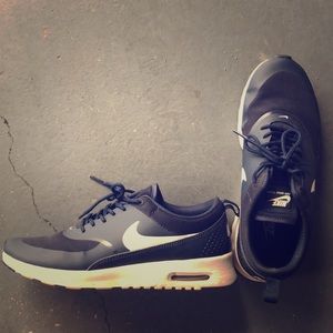 Nike Air Maxx tennis shoes